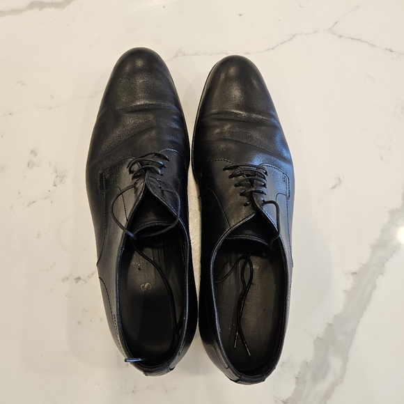 Hugo Boss Black Leather Dress Shoes - Picture 5 of 7